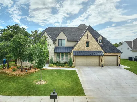 2924 Fountain Creek Dr, Edmond, OK 73034