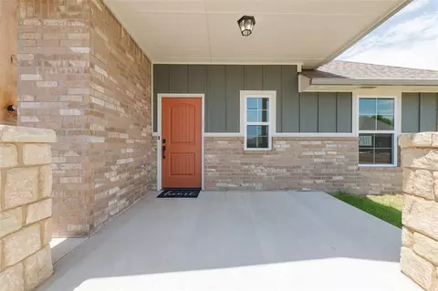 401 Rochester Ct, Tuttle, OK 73089 photo 2