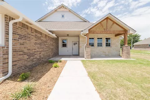 403 Rochester Ct, Tuttle, OK 73089 photo 2