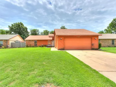 1322 Damron Dr, Midwest City, OK 73110