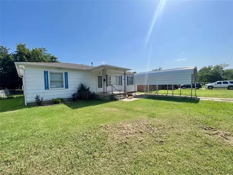 606 E Locust St, Tecumseh, OK 74873 photo 2