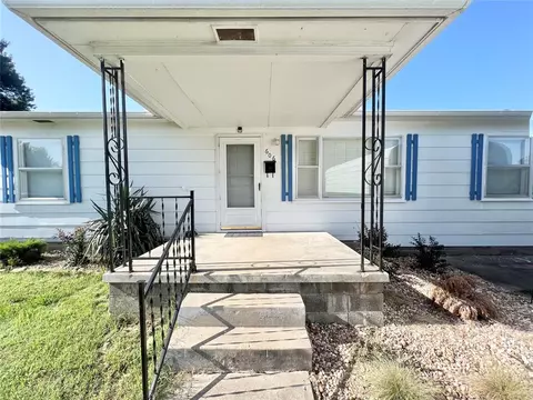 606 E Locust St, Tecumseh, OK 74873 photo 3