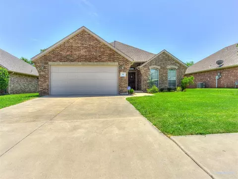 92 Landon Dr, Edmond, OK 73013