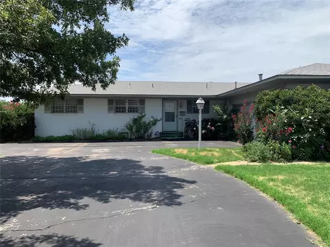 1901 N Main St, Altus, OK 73521