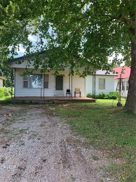 712 N 3rd St, Fort Cobb, OK 73038
