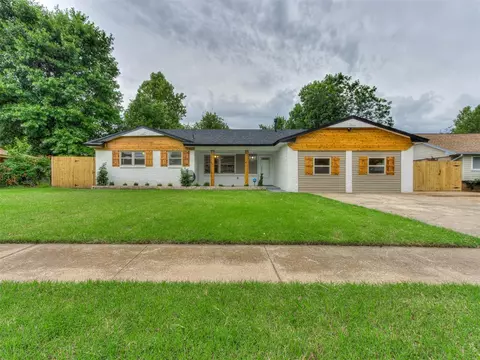 306 NE 18th St, Moore, OK 73160