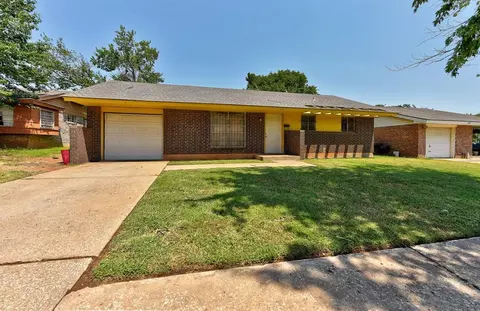 3061 Overland Dr, Del City, OK 73115