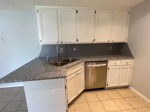 2108 Lakecrest Dr, Moore, OK 73170 photo 5