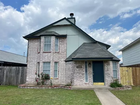 2108 Lakecrest Dr, Moore, OK 73170