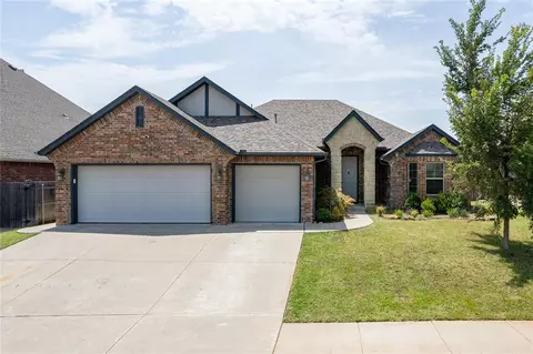1001 Samantha Ln, Moore, OK 73160