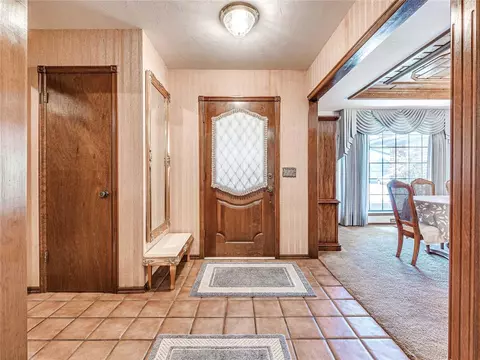245 E Olympic Dr, Yukon, OK 73099 photo 4