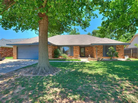 245 E Olympic Dr, Yukon, OK 73099 photo 1