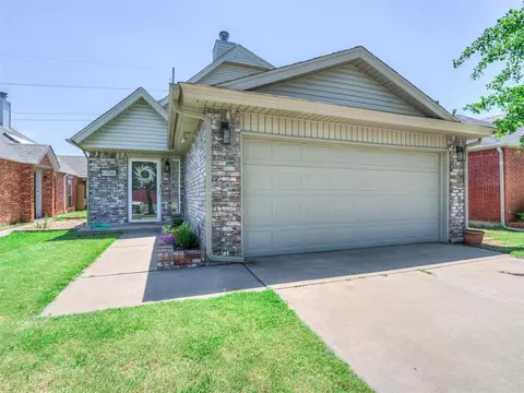 1706 SW 26th St, Moore, OK 73170