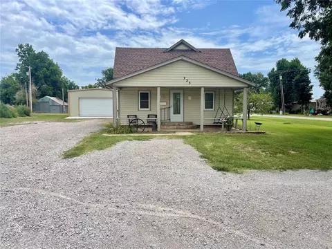 723 S Cheyenne St, Hennessey, OK 73742