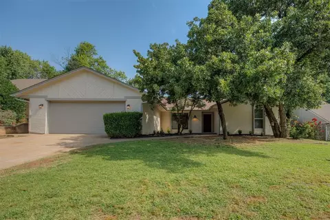 2301 Dover Dr, Edmond, OK 73034
