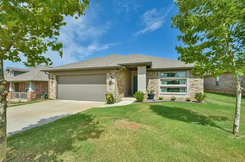 2112 Champoli Dr, Choctaw, OK 73020