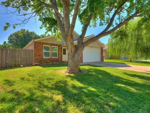 216 NE 23rd Ave, Norman, OK 73071