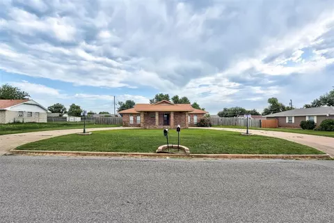 9 Miller Dr, Chickasha, OK 73018