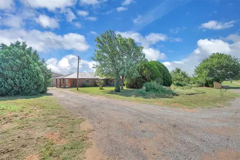 11748 N 1740 Rd, Sweetwater, OK 73666