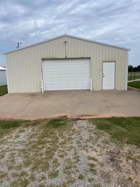 114 Meyers Dr, Tuttle, OK 73089 photo 3