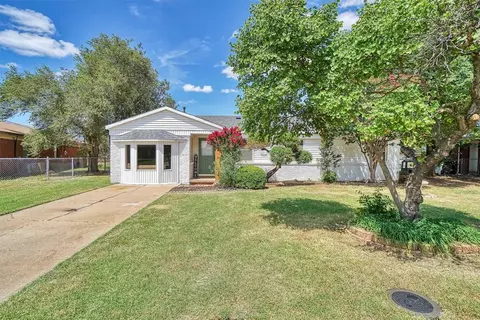 1413 Dill St, Altus, OK 73521 photo 2
