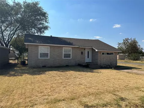 1123 N Crain St, Altus, OK 73521