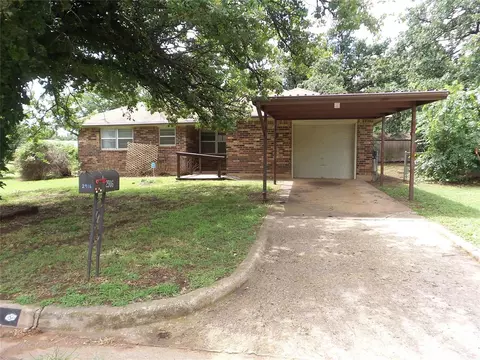 2916 Hickory Ln, Edmond, OK 73034