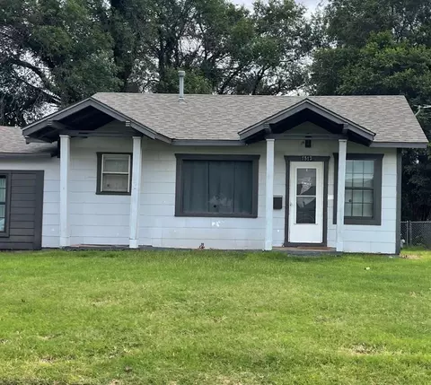 1513 W 2nd St, Elk City, OK 73644