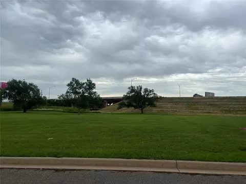 6 Lombardy Pl, Clinton, OK 73601