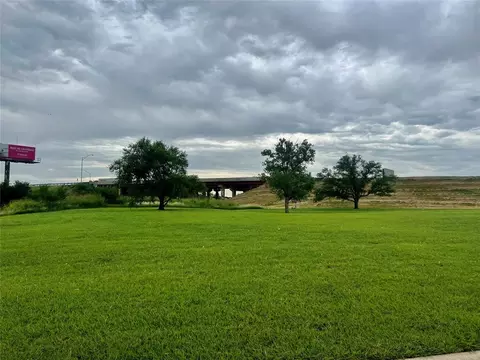 2 Lombardy Pl, Clinton, OK 73601