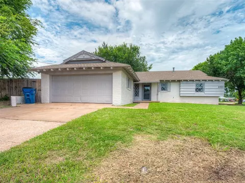 2325 Gladstone Ter, The Village, OK 73120