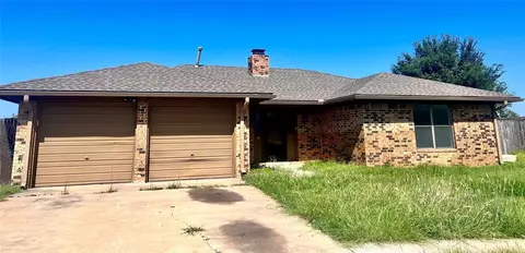 5423 NW Sir Brian Ave, Lawton, OK 73505