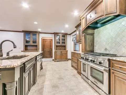 4311 N Peniel Ave, Bethany, OK 73008