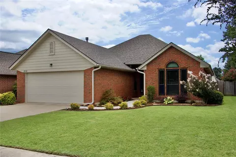2812 Victoria Dr, Norman, OK 73072