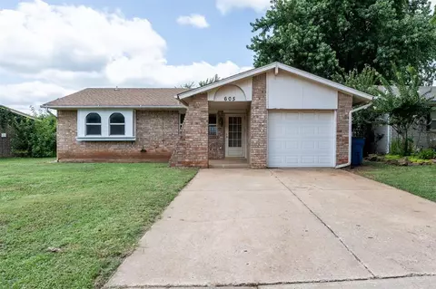 605 Robin Hill Rd, Edmond, OK 73003