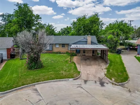 720 NW 2nd St, Moore, OK 73160