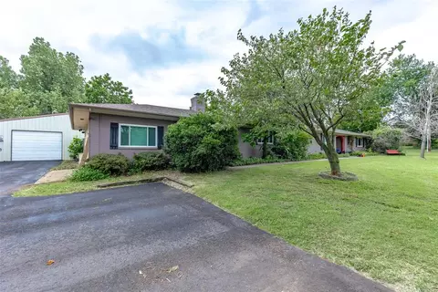 834 E Coffee Creek Rd, Edmond, OK 73034