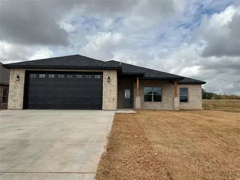214 NW Sandstone Ave, Cache, OK 73527 photo 1