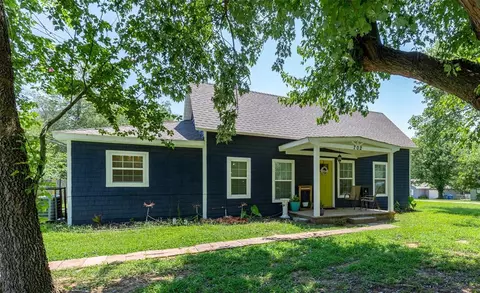 702 E Cherry St, Noble, OK 73068 photo 2