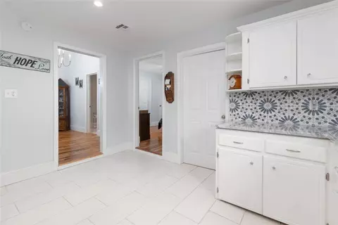 702 E Cherry St, Noble, OK 73068 photo 9