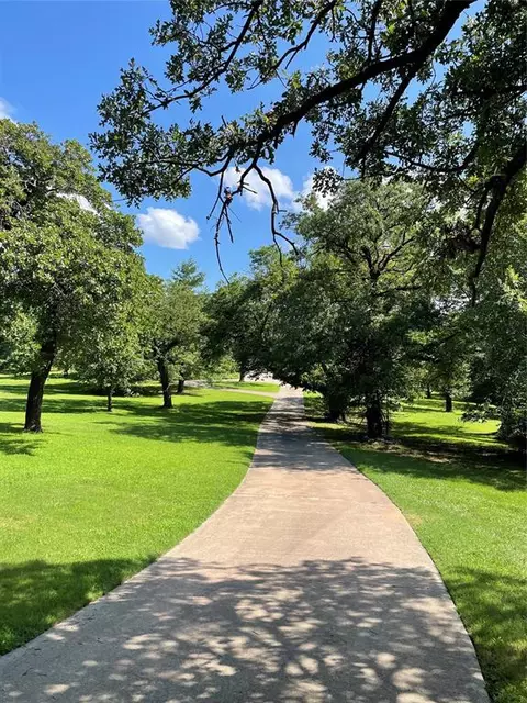 156 Lake Aluma Dr, Lake Aluma, OK 73121