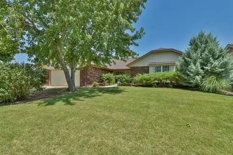 904 Richmond Rd, Edmond, OK 73034