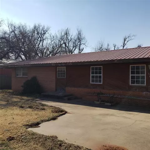304 S Broadway St, Carnegie, OK 73015