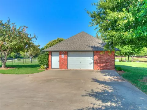 212 E Ponderosa Dr, Tuttle, OK 73089 photo 3