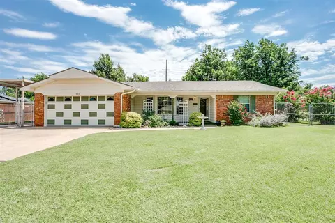 503 S 10th St, Yukon, OK 73099