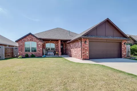 844 Cardan Pl, Moore, OK 73160