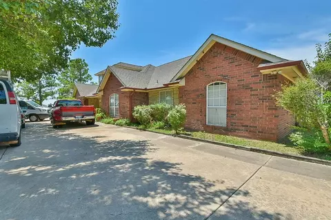 9229 S Sooner Rd, Moore, OK 73165 photo 2