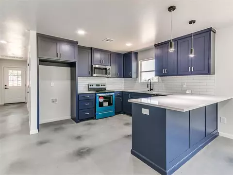 2008 NE 14 St, Oklahoma City, OK 73117