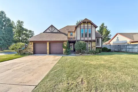 9120 Oak Cliff Dr, Midwest City, OK 73130