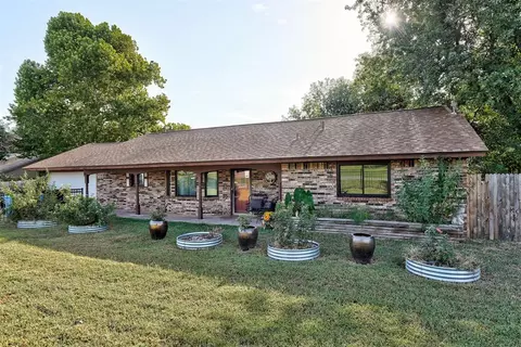 108 Pinewood Dr, Tuttle, OK 73089 photo 3